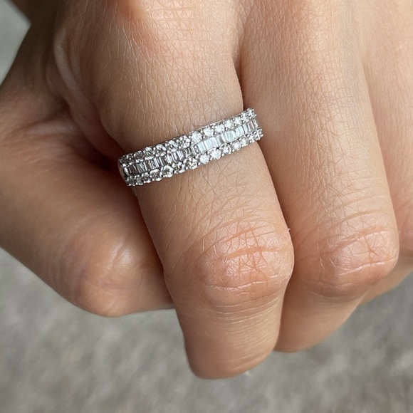 Baguette Diamond Wedding Ring in 18K White Gold - Picture 6 of 6